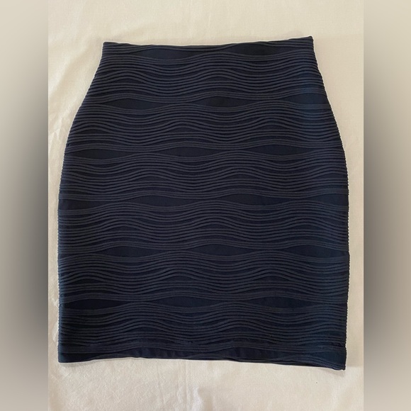 Joseph Ribkoff black skirt. GUC - Picture 3 of 8